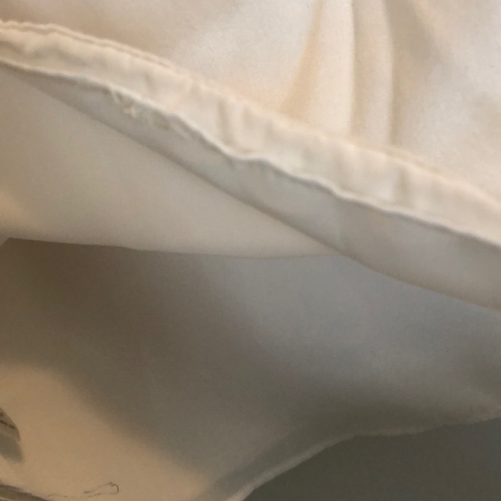 White House/Black Market - 100% Silk Blouse - Picture 5 of 8